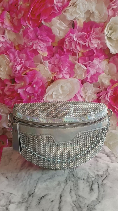 Shimmery Bag Leina with decorative chain and strass is a perfect accessory for any occasion, from festivals to fancy parties. 