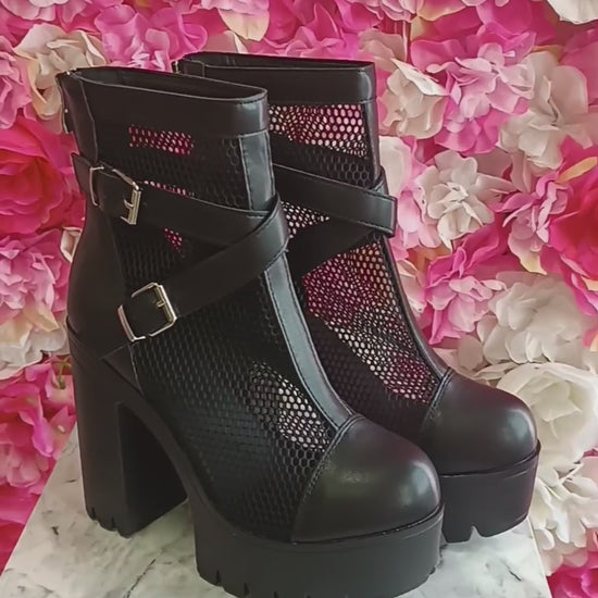 Modern platform women's boots feature a fischnet design for a chic and sexy look. With decorative buckle. Shoes Xenia 